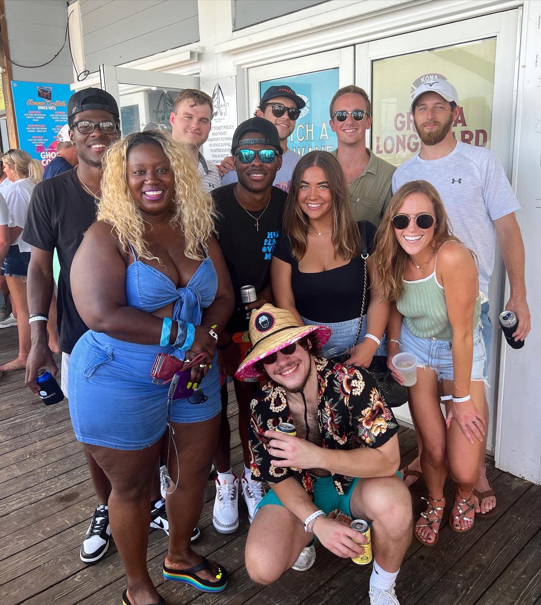 JEARLogistics's tweet photo. How could you possibly beat a Saturday at the Windjammer surrounded by the best coworkers in the game?! JEARfest 2022 did not disappoint!!!!🧡💙 #JEARLogistics #JEARfest2022 #BestHolidayoftheYear https://t.co/auXXL5O2yi