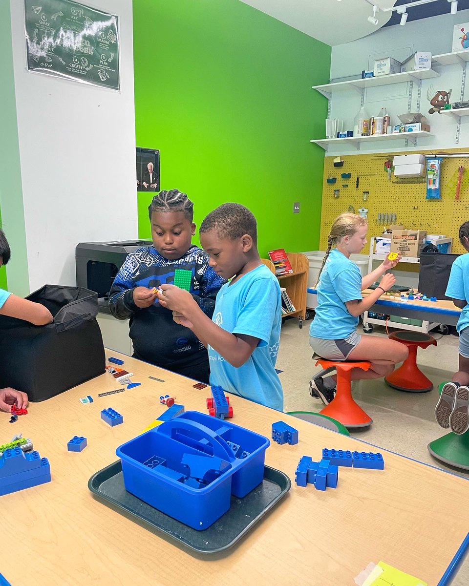 EAHorizons's tweet photo. We are #ExpandingLearning this summer with daily STEM classes!! We are developing analytical and critical thinking skills as we program robots, build structures, and much more! #STEMeducation #ExpandingHorizons https://t.co/ikw19ERask