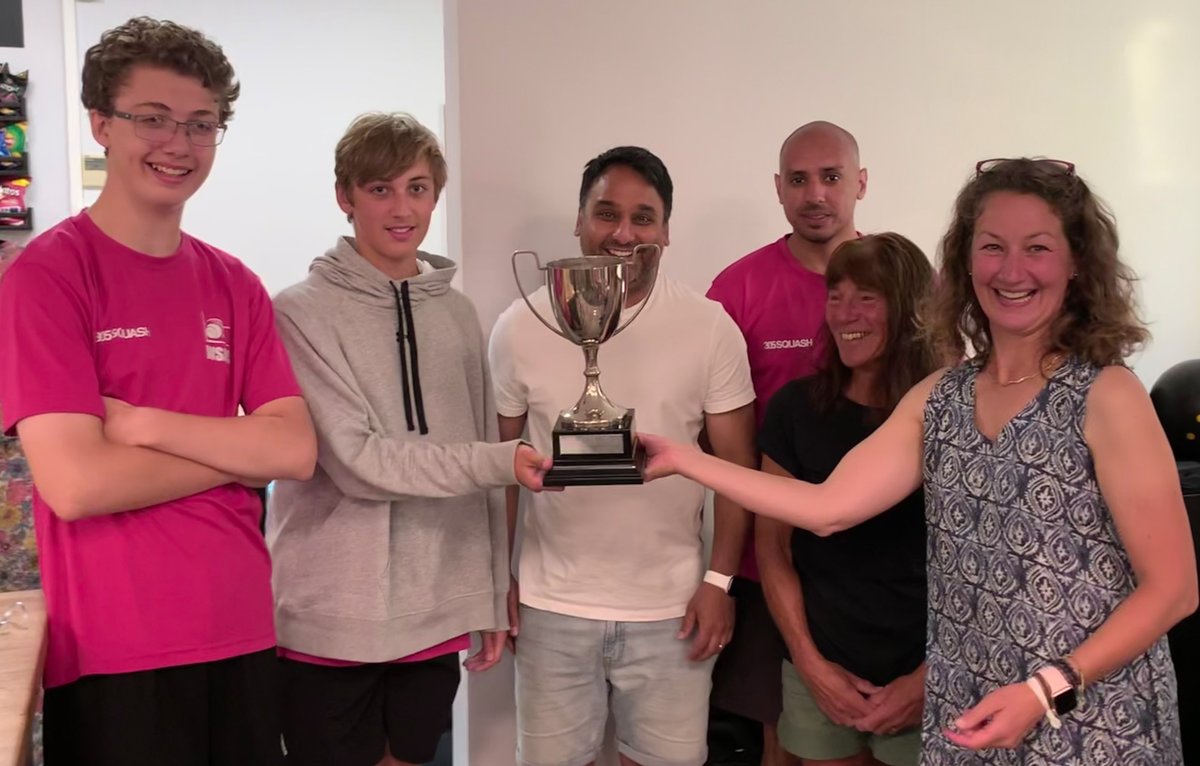SquashWycombe's tweet photo. It's all over for another year!😃 - https://t.co/XsNrbcVD7H  Summer Teams is done and dusted for another year! #squashfun #WSRCsummerteams https://t.co/gMFu9xb1kN