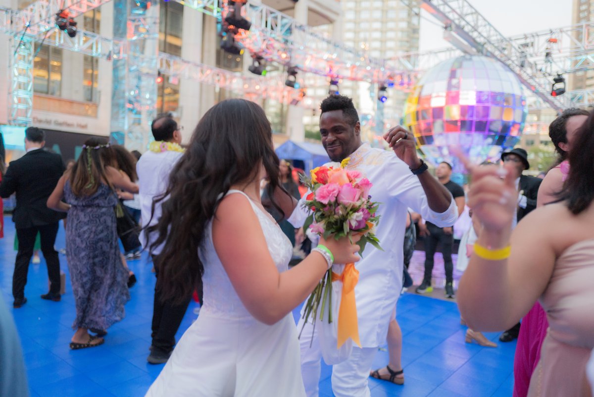 Yesterday, hundreds of couples joined us for "Celebrate Love: A (Re)Wedding," a group celebration &amp; multicultural ceremony, part of #SummerForTheCity &amp; <a href="/FestivalofNY/">Festival of New York</a>. 💘 Thank you to all the couples who recommitted their love with us!

📸 1-2 <a href="/Seancheesecake/">Sean Chee</a>, 3-4 L. Sumulong