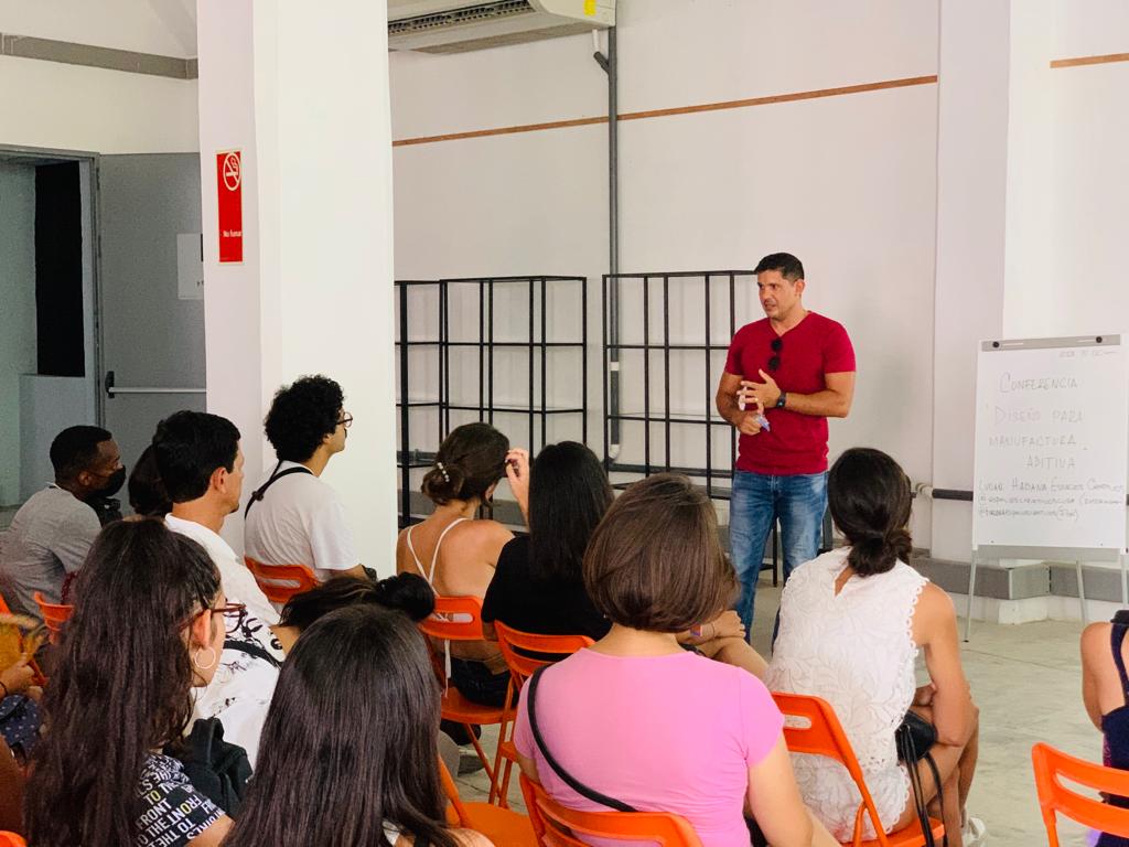 addimensional's tweet photo. Hoy desde @HabanaEspacios compartimos con estudiantes del @ISDI_edu sobre el papel protagónico del Diseñador Industrial en la nueva revolución de fabricación y el universo de posibilidades alcanzables mediante el diseño para manufactura aditiva y la fabricación aditiva. https://t.co/P6NiRAZ54x