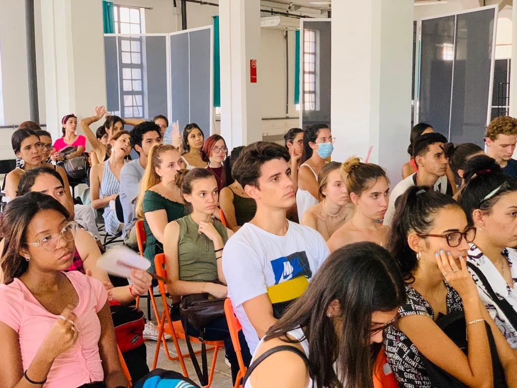 addimensional's tweet photo. Hoy desde @HabanaEspacios compartimos con estudiantes del @ISDI_edu sobre el papel protagónico del Diseñador Industrial en la nueva revolución de fabricación y el universo de posibilidades alcanzables mediante el diseño para manufactura aditiva y la fabricación aditiva. https://t.co/P6NiRAZ54x