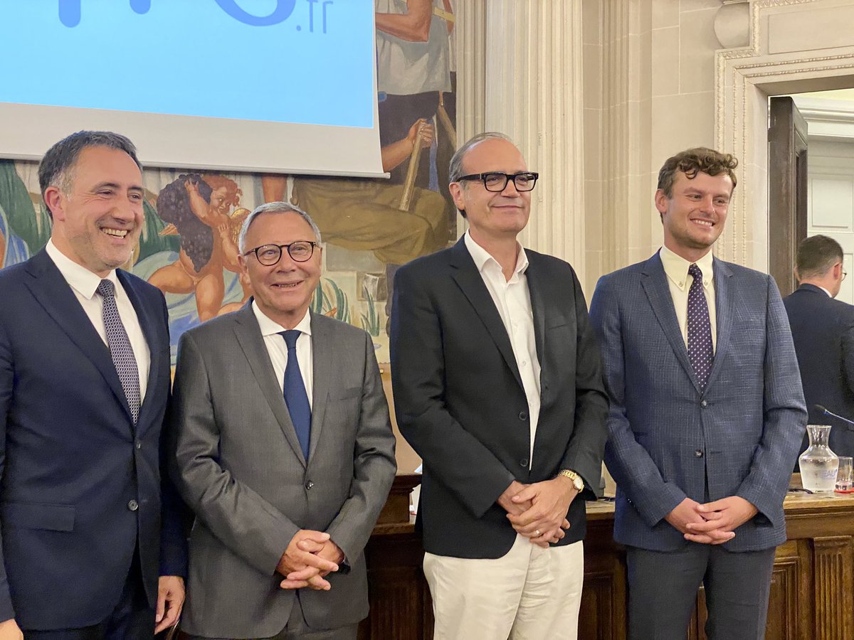 xavieralbertini's tweet photo. Beaucoup d’émotion ce soir au Conseil municipal de @VilledeReims où, pour exercer mon mandat de député de la #circo5101 de la #Marne j’ai démissionné de mon poste de 2ème adjoint à la sécurité, l’événementiel, les élections et les cultes @VilledeReims @ArnaudRobinet #merci https://t.co/xwYf6ZlnCm