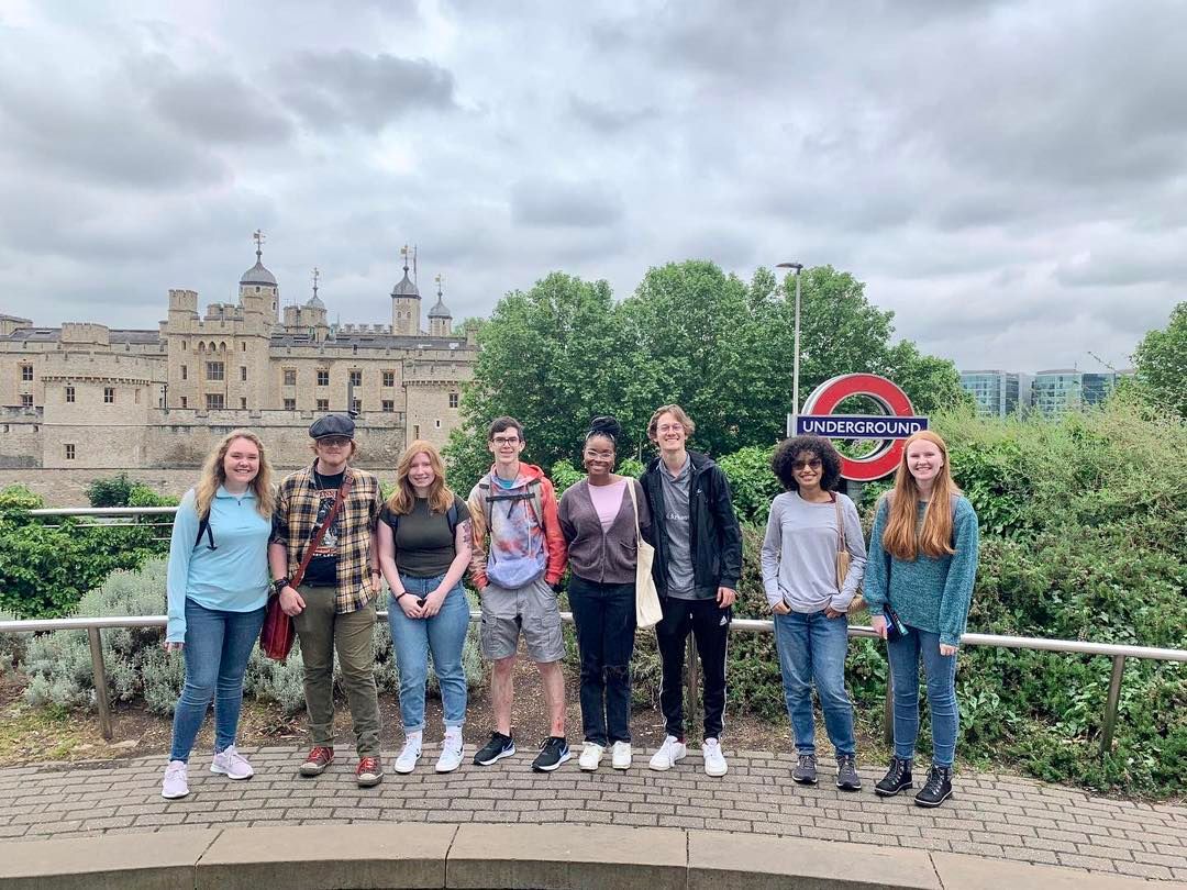 No matter where you travel, there’s always a Bear learning about the world. ✈️ These students are taking England and Ireland by storm this summer.