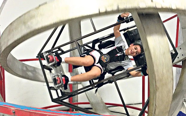 Matrix3000Red's tweet image. #Matrix3000b123 Astronautentraining ist ein saures Brot. Zum Beispiel mit Desorientierung fertigzuwerden. Wichtig beim Wiedereintritt in die Erdatmosphäre.
matrix3000.de/default-71d63b…