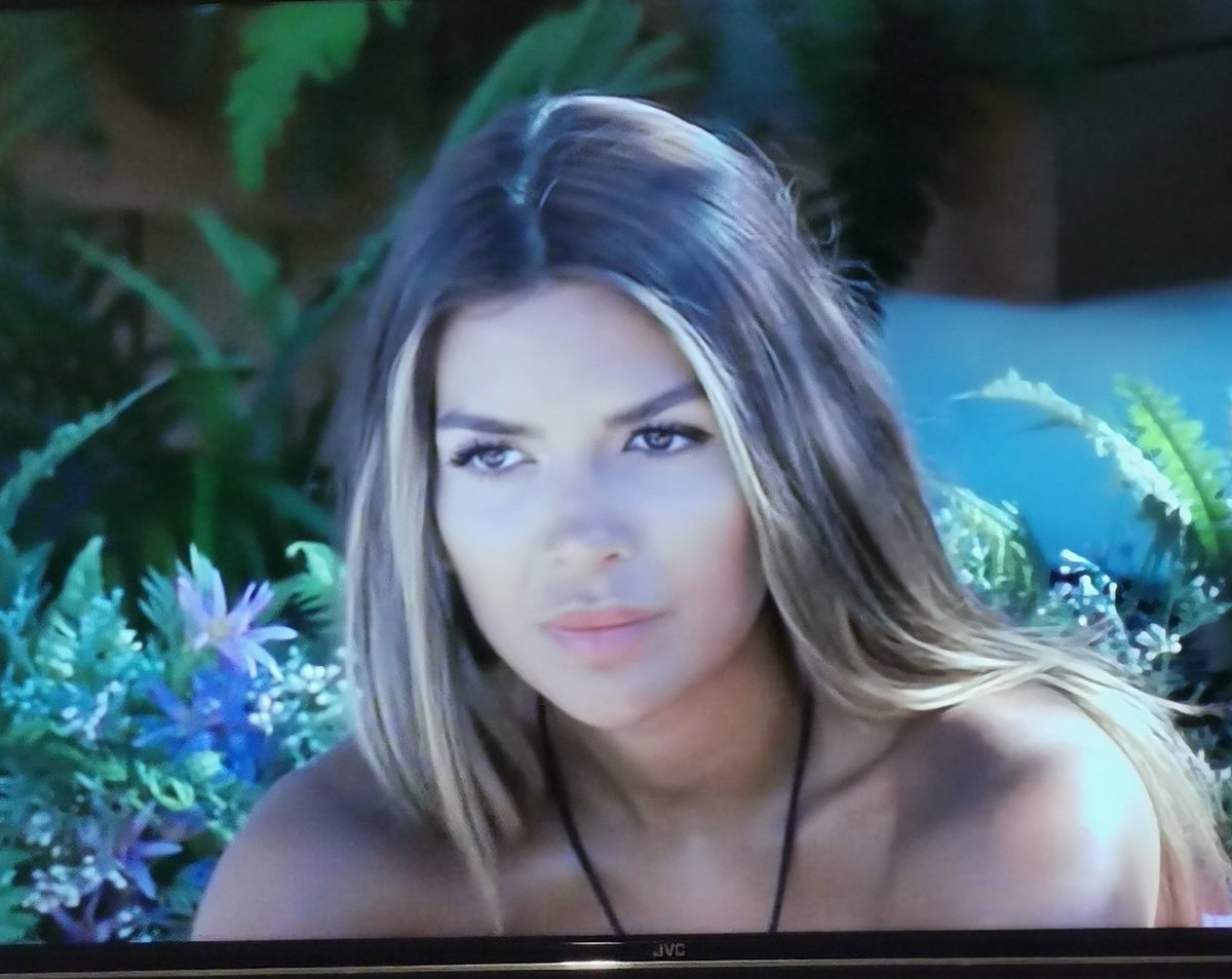 SardaranCarol's tweet photo. Ekin-Su deciding whether to stick with Davide or start crawling to the terrace again
#LoveIsland #LoveIslandUK https://t.co/alCidgXzhU