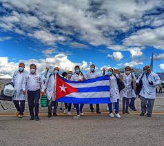 LidiaHid's tweet photo. Esta es nuestra Verdad. Médicos y enfermeros  dando lo mejor de sí en cada rincón del mundo. Luchando contra el Ébola, contra el Covid, en terremotos y huracanes.
"Buscamos la solidaridad no como un fin sino como un medio.. ".José Martí. #CubaPorLaPaz https://t.co/mWCMErLToP