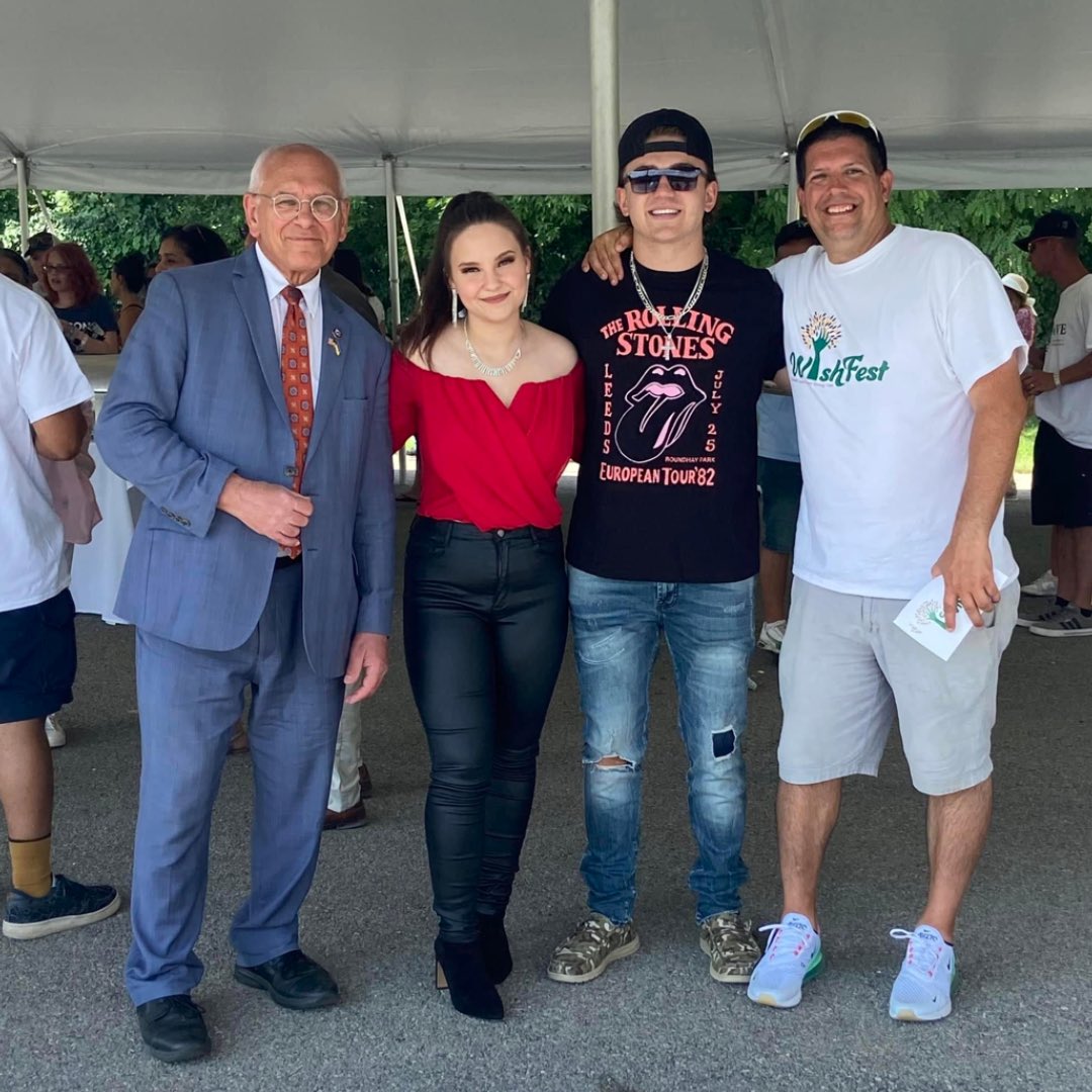 #wishfest you were AMAZING! thank you for coming together and supporting so many incredible charities and organizations.  I was so honoured to be a part of it. 
<a href="/DavidJCountry/">David J</a> you are incredible thank you for inviting me on stage with you 🎸 you put on an INSANE show 🤘🏻