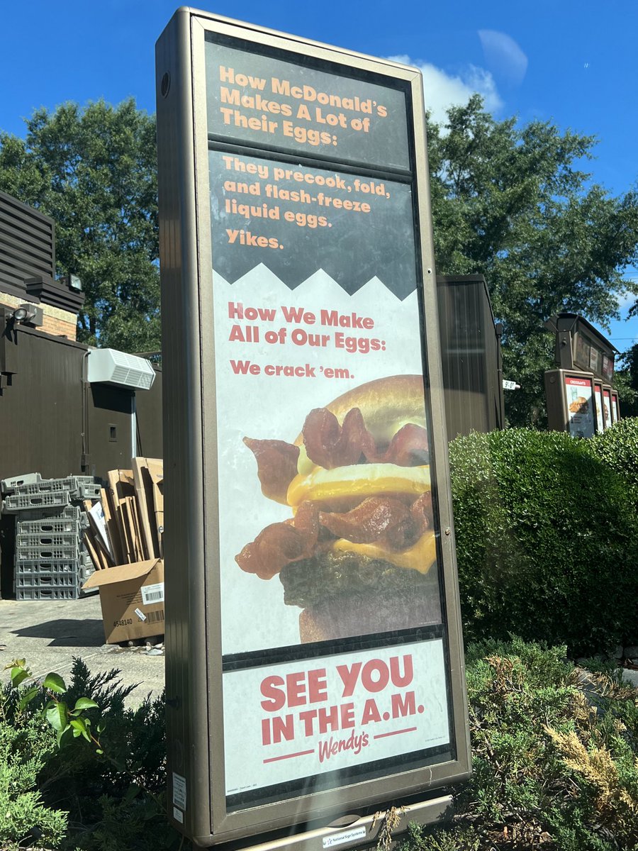 Dagnaabit's tweet photo. @McDonalds, @Wendys out here throwin’ shade 😂 https://t.co/jWFnn9FDNs