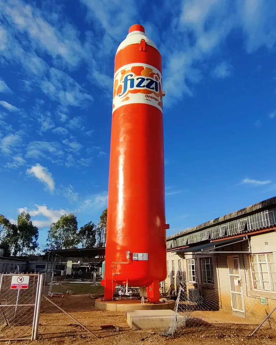 CaliGrph's tweet photo. We must dare, dare again & keep on daring.
This @probrandszim commissioned carbon container turned to a Fizzi orange bottle drink approximately 17 to 20m tall is our biggest & largest project to date.
#WeareCaligraph
#wecolor
#wecreate
#muralart
#brandidentity https://t.co/koxoOO5v9k