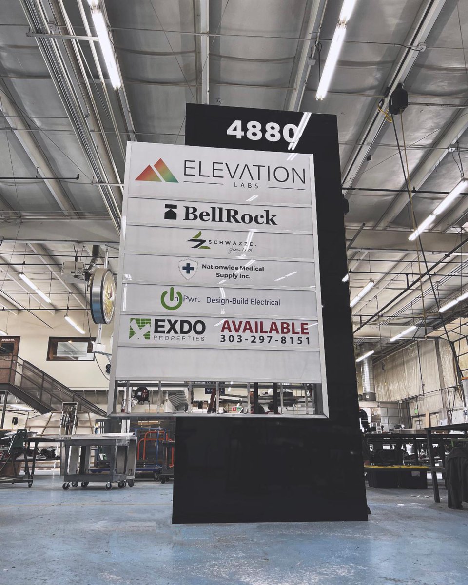 BSCSigns's tweet image. From the shop floor to the installation site. Take a look at this contemporary 15-foot-tall monument sign. We are always ready to take on large projects for our clients.
.
#signshop #signdesigns #signsincolorado #monumentsign #branding #environmentalgraphicdesign