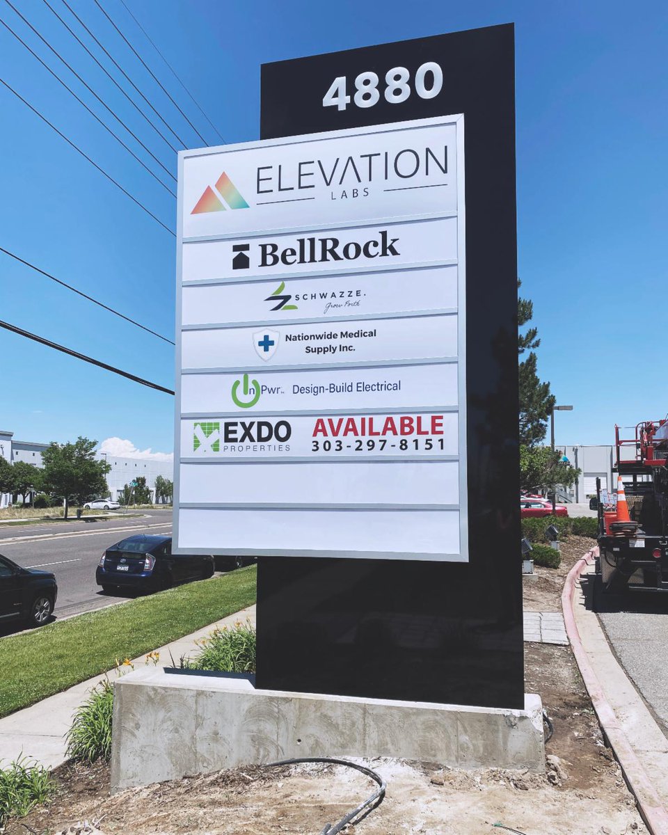 BSCSigns's tweet image. From the shop floor to the installation site. Take a look at this contemporary 15-foot-tall monument sign. We are always ready to take on large projects for our clients.
.
#signshop #signdesigns #signsincolorado #monumentsign #branding #environmentalgraphicdesign