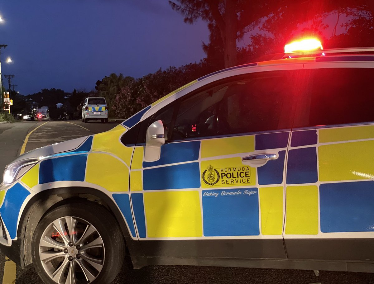 BermudaPolice's tweet photo. Serious Incidents: Report of gunshots heard in Paget, 2 serious collisions and 1 report of assault on police. These matters all remain under investigation and anyone with information on any of them is asked to call 211 or, the main police number, 295-0011. https://t.co/kYUavatUdv https://t.co/dVD57qo0oh