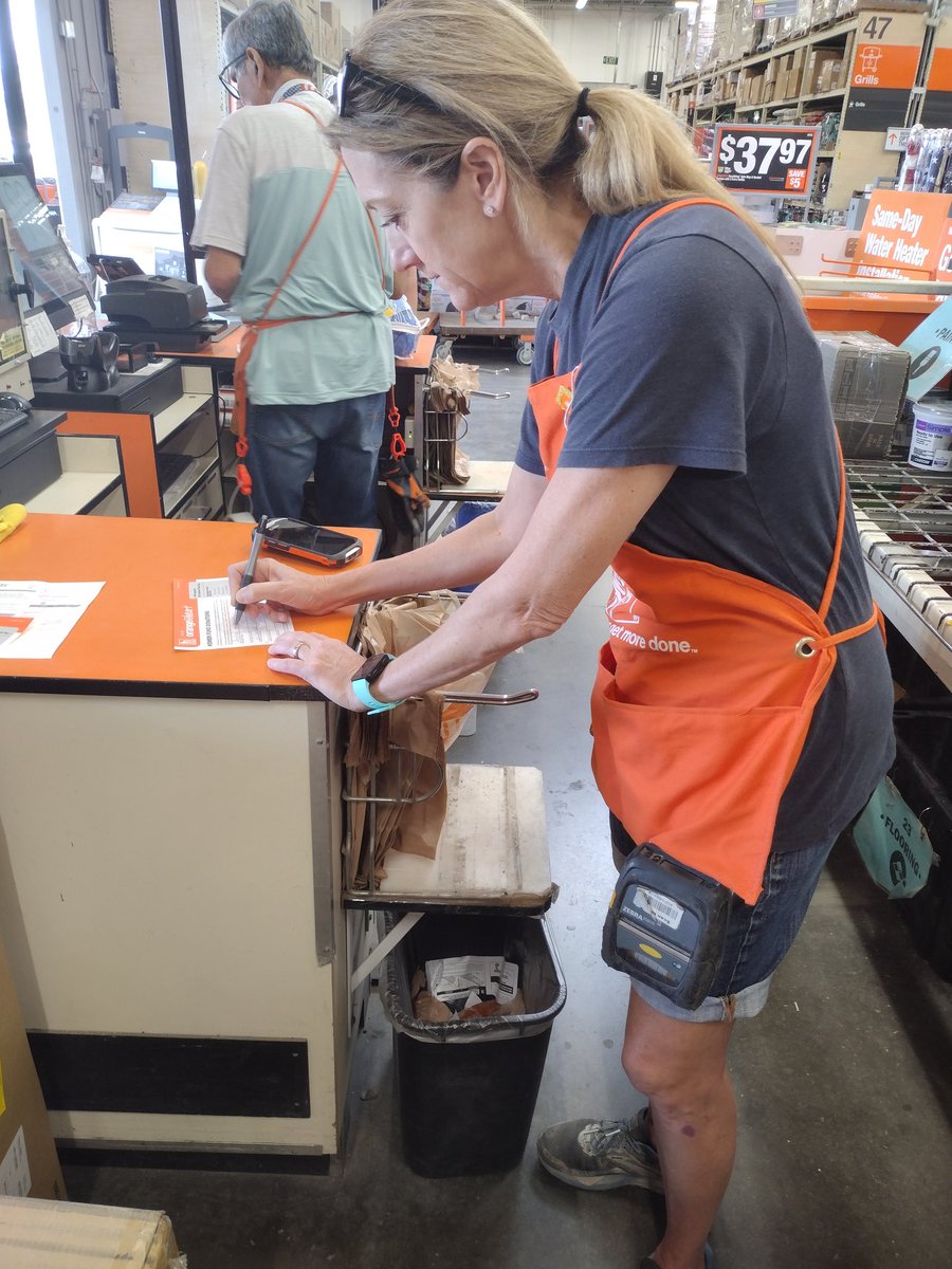 CarolenePinn's tweet photo. All these awesome associates signing up and bleeding orange! 🎉😎🧡 @HomerFund @BracewellRina @DarrellStiffey @PoohBearKnisley @milsonwheels55 @jreed4401 @Heather_Ava1os @bjp84 #OrangeAtHeart https://t.co/N0m5t46wqT