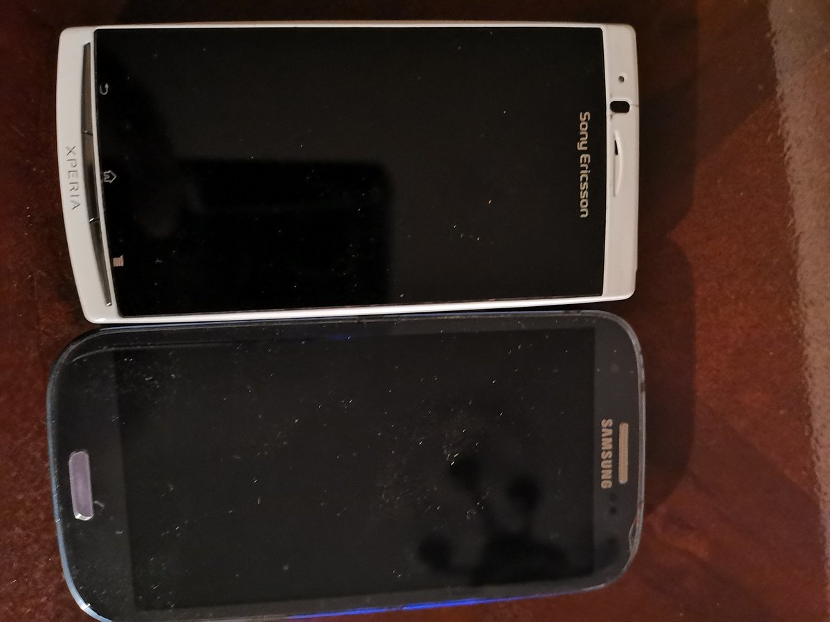 MarkKomandant's tweet photo. Ovo su u svoje vreme bili moćni androidi.
Sony Ericsson xperia
Samsung galaxy s3. https://t.co/DPoKLkJKBv