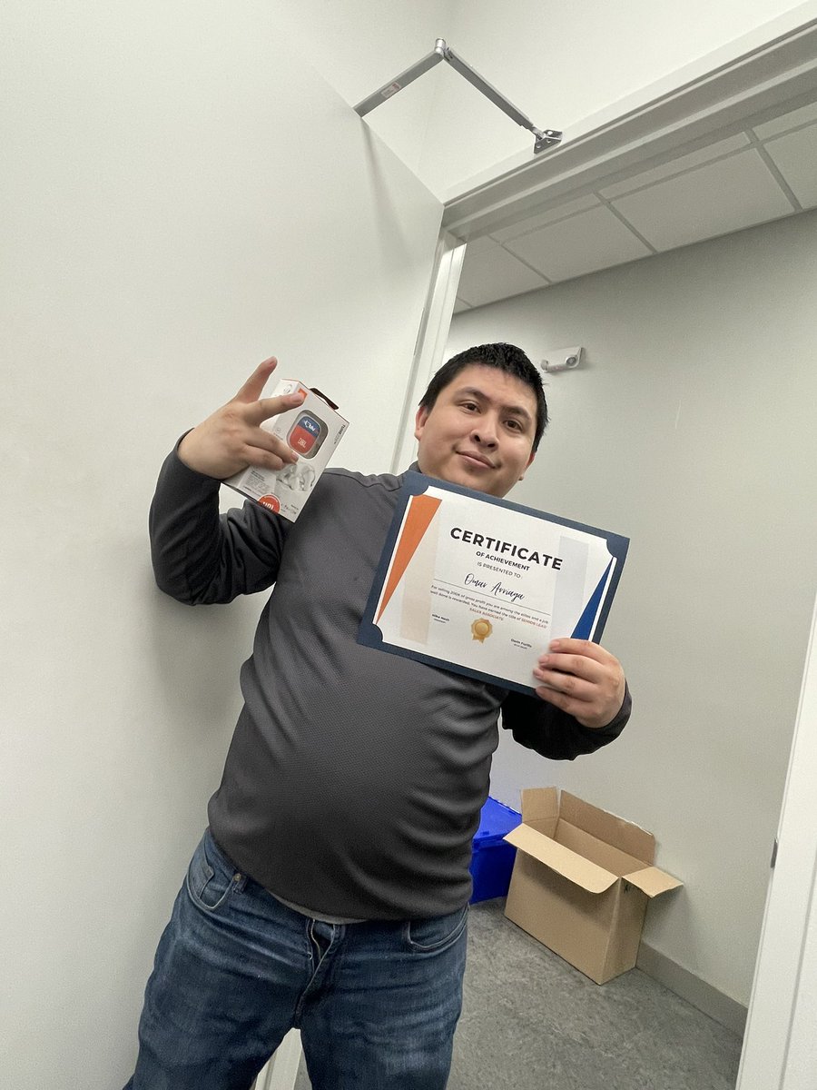 MatiasBlufox's tweet photo. Shoutout to my new Senior Sales Lead Omar! He has been with the company for almost two years and is always eager to learn, grow, and of course sale! 🥳🥳 proud of you Omar 🙌 #promotion #sales #blufoxmobile #blufoxpack @BlufoxMobileLLC @darin_furillo https://t.co/XrBz3KQ7GI