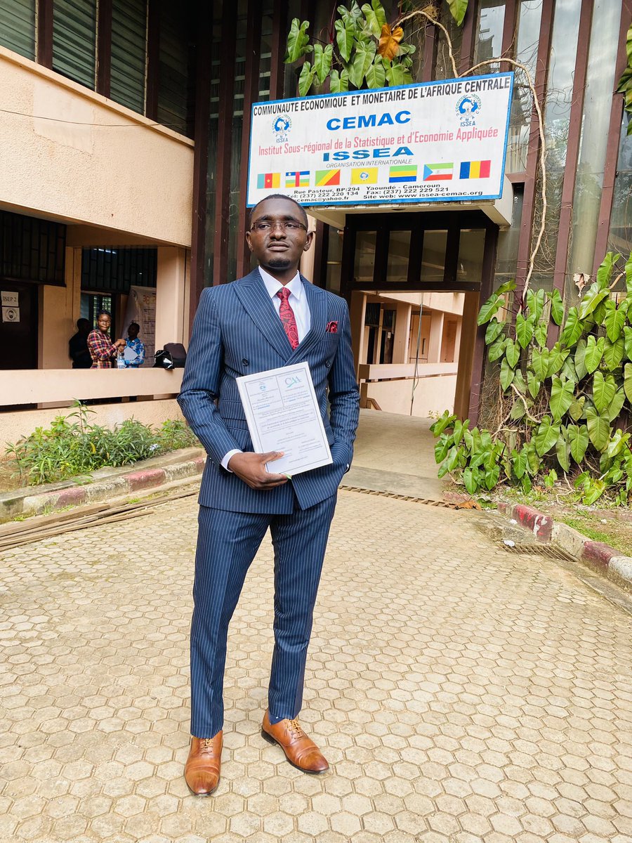 abdou_azene's tweet photo. Alhamdoulillah!
Après 4 ans de dur labeur, je viens de soutenir mon mémoire de fin d’études d’ingénieur statisticien à @issea_cemac sous le thème « Seuil d’endettement optimal à la croissance économique :cas du portefeuille de la dette publique du Cameroun » 1/2 https://t.co/3OhucVPVcP
