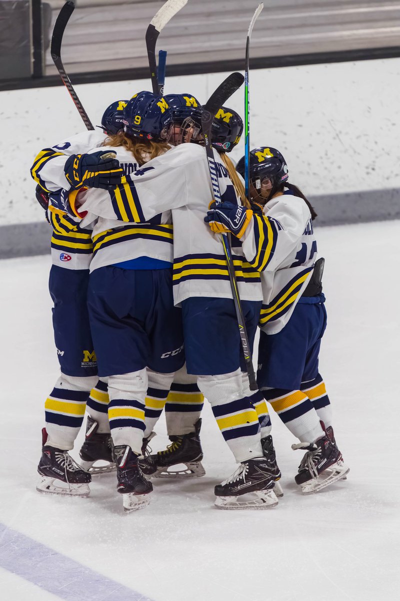 #MichiganMonday #GoBlue〽️

hockey hugs >>>