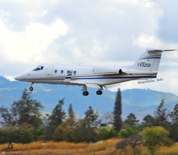 FlconEYES's tweet photo. Learjet 55
YV3250 | #YV3250 | 0D8453
#SQUAWK6511

Jet del régimen de #Venezuela que traslada narco-comunistas fascinerosos del Caribe.

#Caracas-#Cancún
#vuelosrevolucionarios #ElCarteldelCaribe

#PlaneAlert #AvGeek #ADSB #Aviation #OSINT #11Jul
https://t.co/cNbS5UeIXY https://t.co/exT4IPmLBc