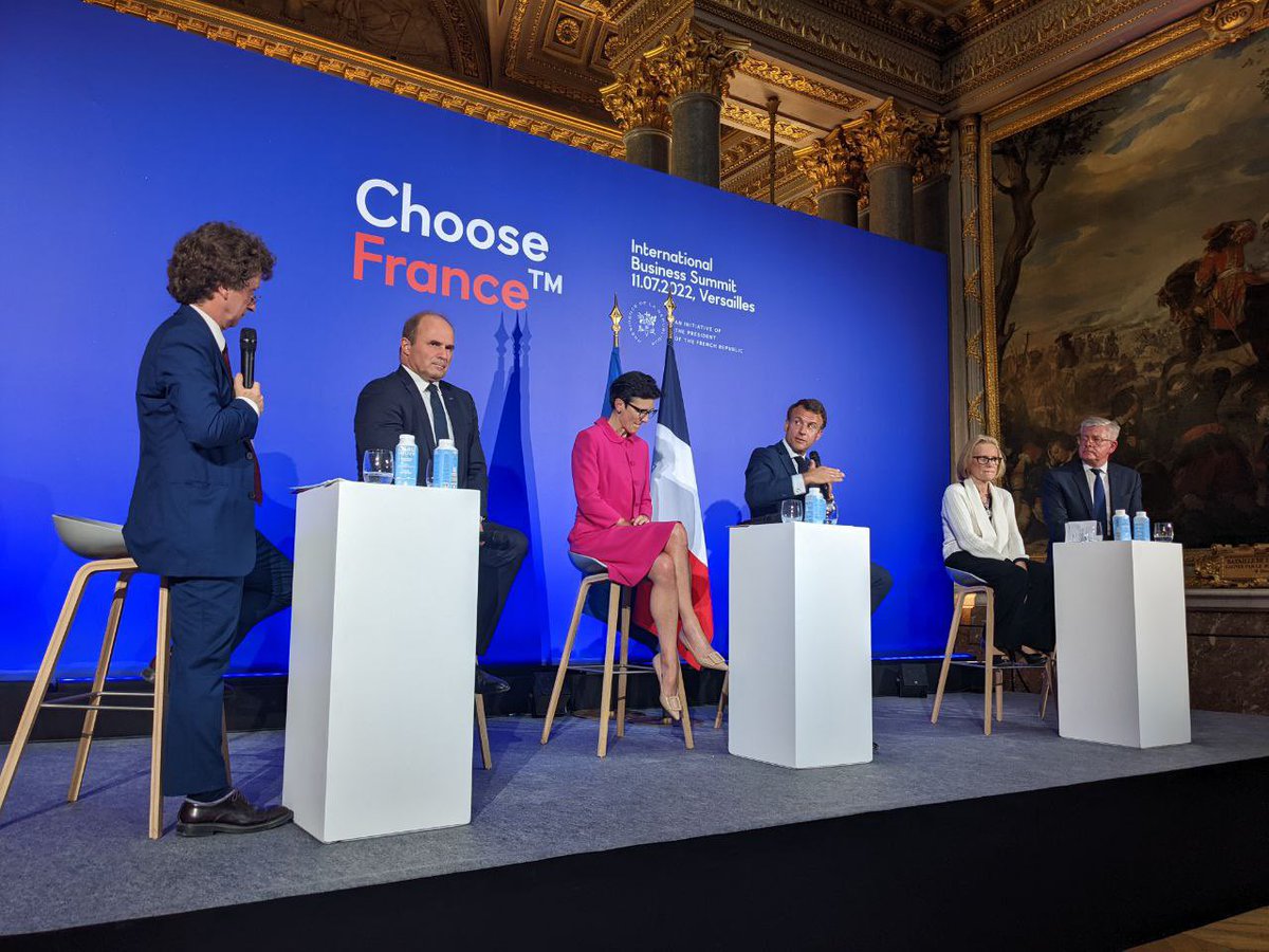 J’étais aujourd’hui à la 5e édition de #ChooseFrance, aux côtés du président <a href="/EmmanuelMacron/">Emmanuel Macron</a> : 
➡️ 6.7 milliards d'euros d'investissements
➡️ 4000 emplois créés
    
Et la 🇫🇷 reste le pays le + attractif d’🇪🇺 pour les investissements étrangers, pour la 3e année consécutive !👏