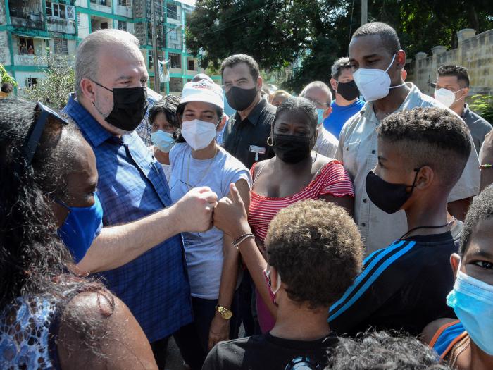 Antes de que se me acabe el día quiero enviar una felicitación al primer ministro <a href="/MMarreroCruz/">Manuel Marrero Cruz</a> que hoy está de cumpleaños. Aunque te lo dé en persona, por aquí también va mi abrazo, hermano.