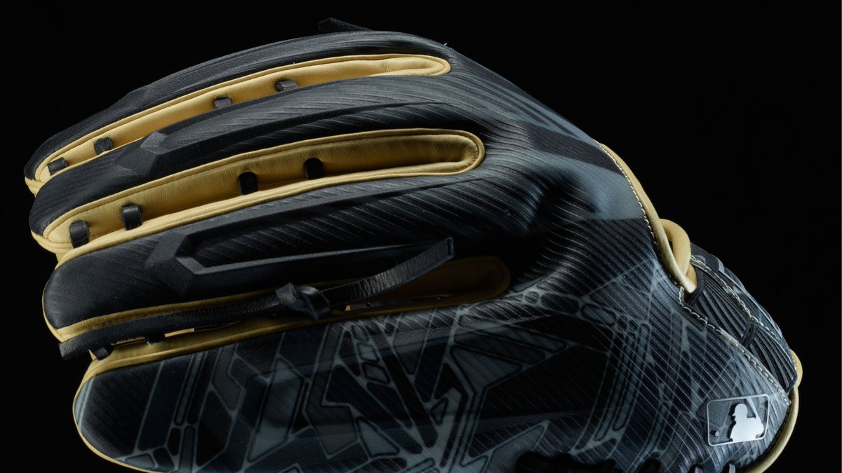 JustGloves's tweet photo. ☝️ year ago...the @RawlingsSports REV1X gloves kicked off a ball glove revolution. 🥂 to it continuing! #rev1x
Get your own REV1X here...https://t.co/wHVsUf9GmJ https://t.co/47aG1J1JQj
