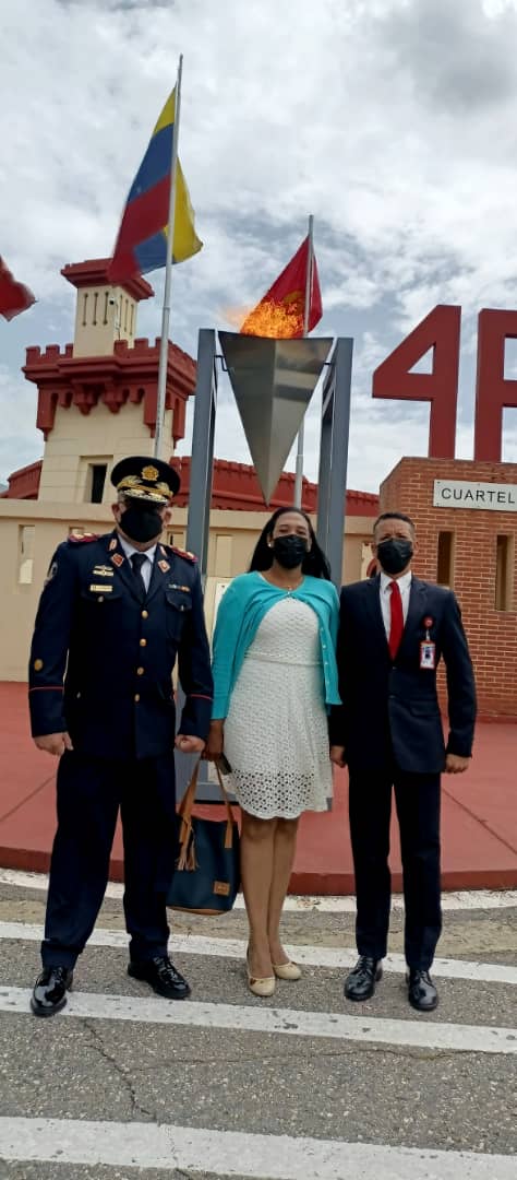 #Entérate | Desde el Cuartel de la Montaña, el Vicepresidente Sectorial para la Seguridad Ciudadana A/J <a href="/CeballosIchaso1/">@FuerzaDinamica Remigio Ceballos Ichaso</a>  rindió honores al Cmdte Eterno Hugo Chávez en compañía del Sistema Nacional de Gestión de Riesgo en conmemoración de la Semana del Policía.