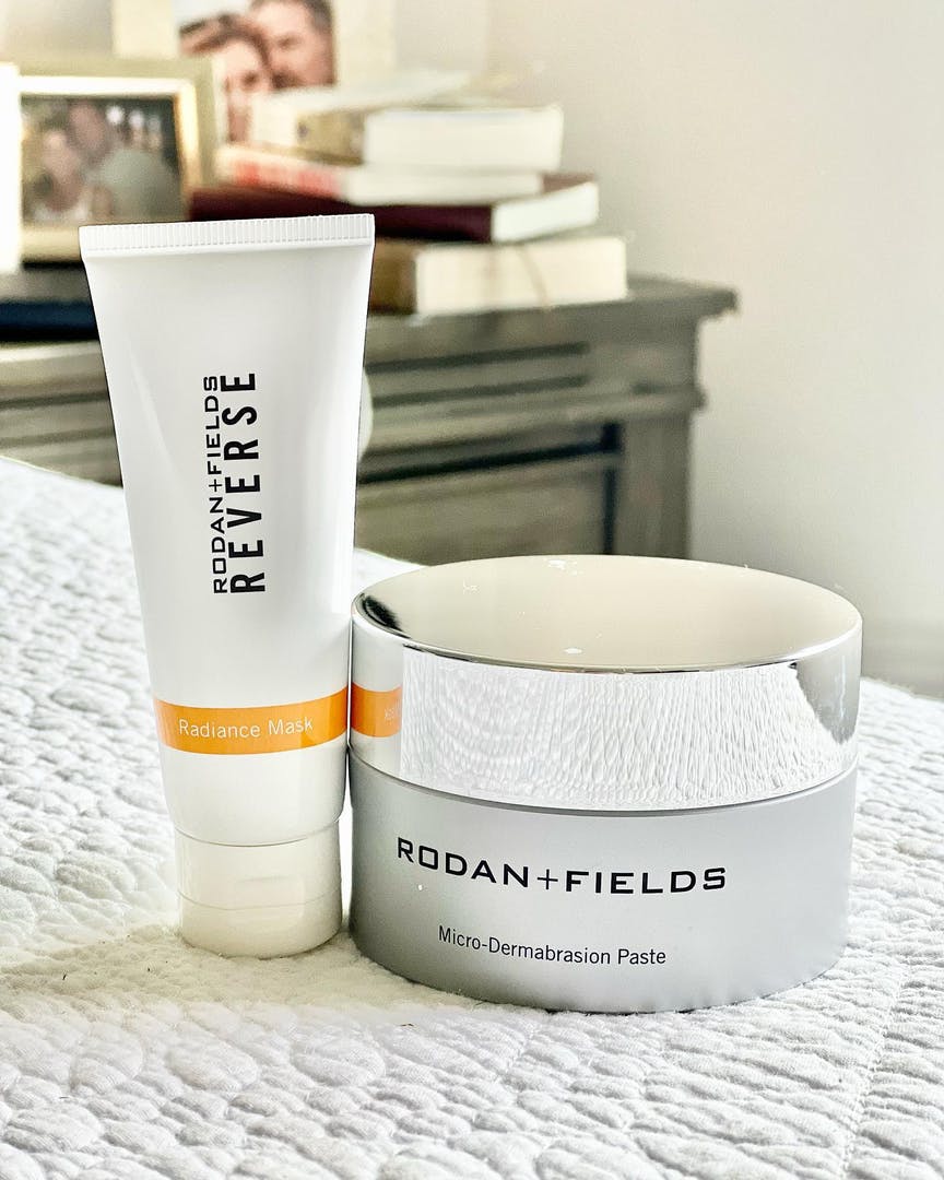 SusieSheftel's tweet photo. Reverse Radiance Mask + MD Paste - our face masks use potent ingredients to enhance your skincare routine by tackling specific concerns. Add them to any Regimen for immediate improvements you can see and even more results over time.
https://t.co/pco9OrJSYs https://t.co/TNB9F4sfhW