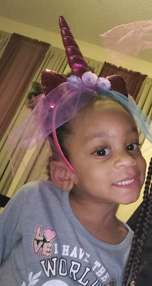 MaliniBasu_'s tweet photo. 4 y/o Lea Freeman died after she was attacked by a dog in Southern Dallas.

Her family says, Lea’s 2 y/o sister was in the room &amp; witnessed everything. 

Neighbors told us, the dogs are aggressive, &amp; have jumped out windows before.

@wfaa https://t.co/CHI523xJmO