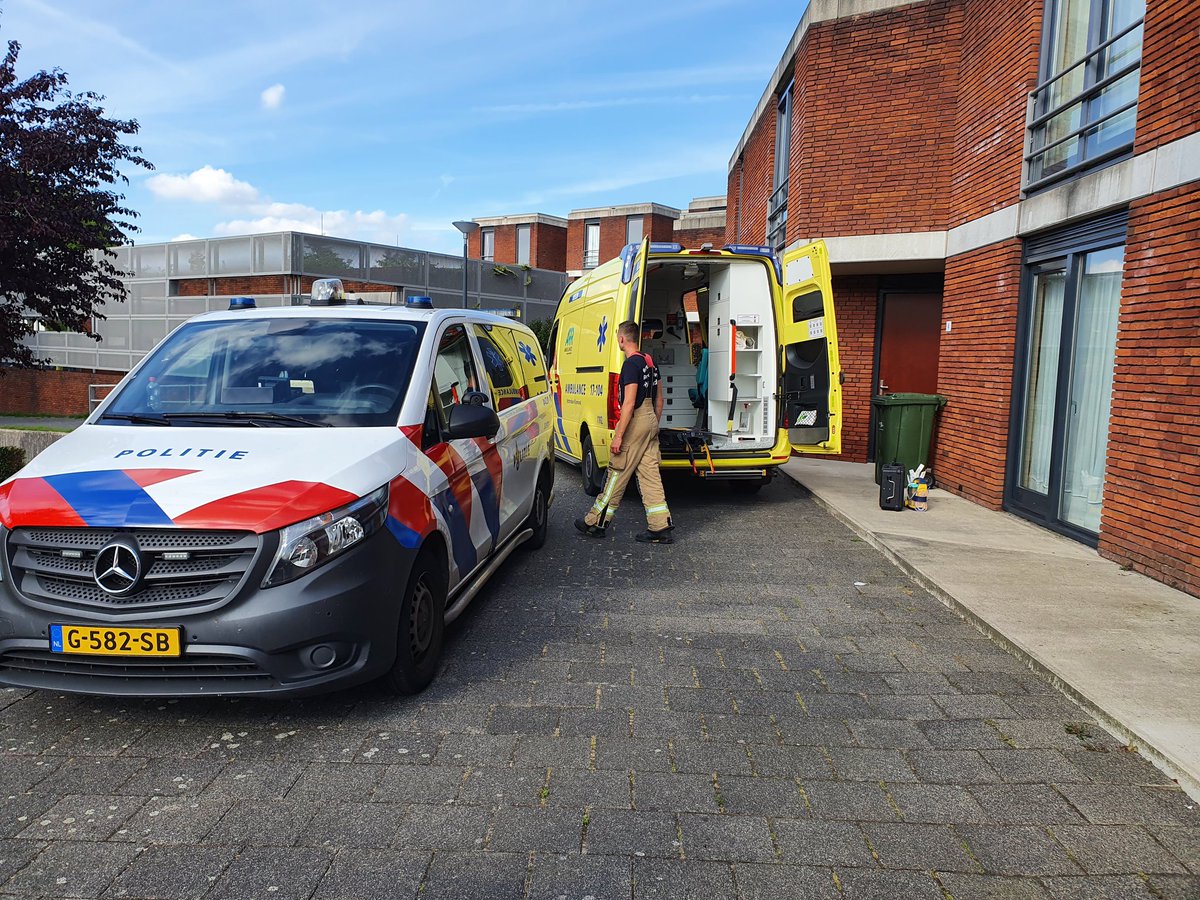 Reanimatiemelding in Nesselande vanmiddag. Buurtpreventieteam en burgerhulpverleners waren ter plaatse en reanimatie is gestart. Patient met ritme afgevoerd in ambu. Bedankt weer voor ieders hulp! Jullie maken het verschil!

#EenVeiligNesselandeDoenWeSamen