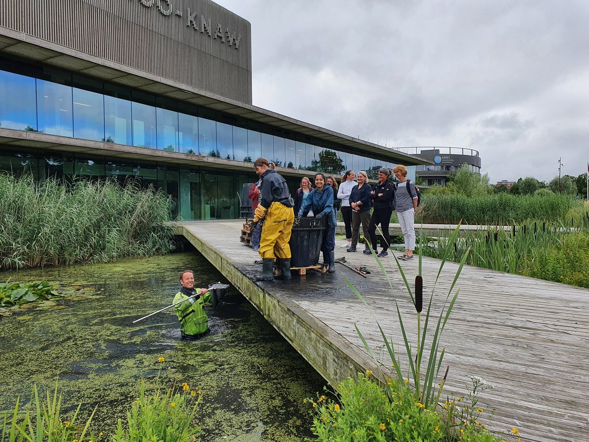 Today's tour with the science journalists <a href="/ecsj2022/">ecsj2022</a> brought us to some special field sites for bird personality, light pollution and biodiversity restoration (starting with the soil).
And hands-on highlights around the institute...
Thank you #ECSJ2022!