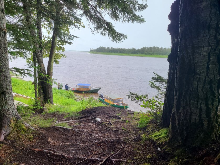 TheGeophysGuy's tweet photo. Day 7 of #ExpeditionHBL was incredible. The weather was cold and rainy, but the smiles were so bright that it sometimes felt sunny! Peat sampling!

@McMasterSEES 
@Mushkegowuk 
@WWFCanada 
@SarahFinkelste5 https://t.co/OG7Z37yKuL