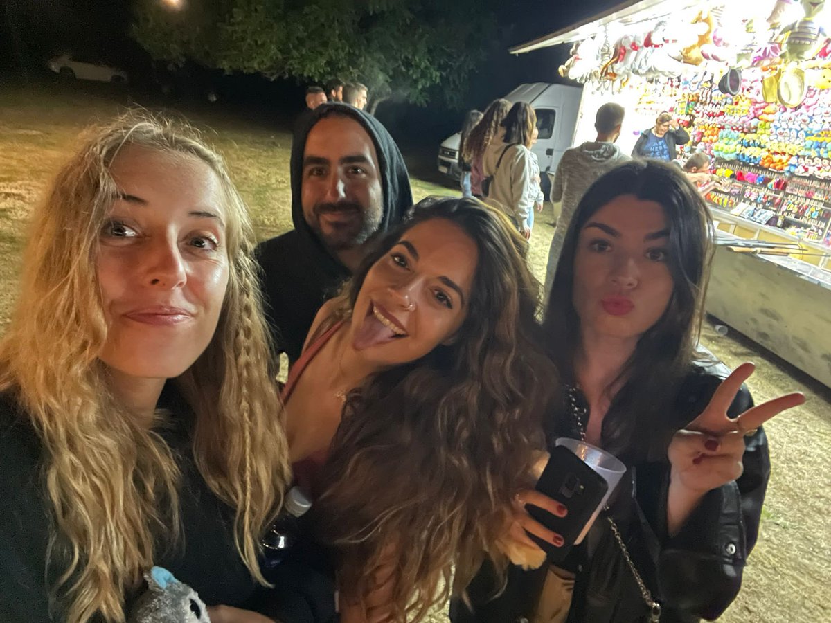 soylazarzamora's tweet photo. a m o   a   e s t a   p e ñ a 🤘🏼🖤 #peñapeñitapena #lacabrera #leonesp #nogar https://t.co/EWdGM1Gcnp