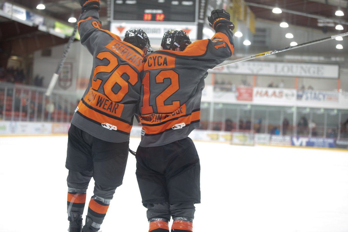 The 2022/23 schedule has been released! Our 50th anniversary season on September 16th followed by our home opener on September 17th against the Estevan Bruins! Details can be found below:

yorktonterriers.com/2022-23-sjhl-s…

Photo Credit: Simple Shots By Jackie