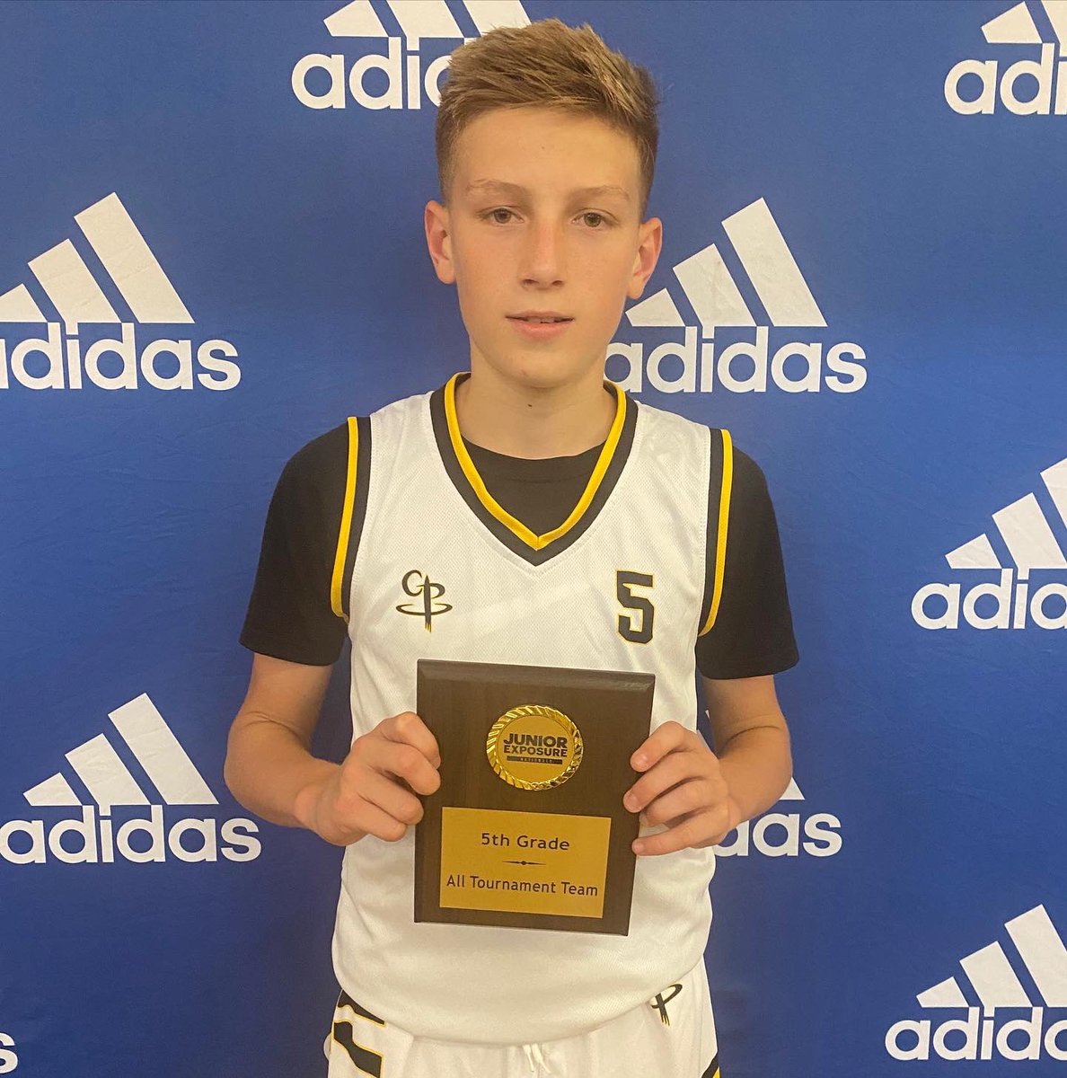 Jr3SSB's tweet photo. Congratulations to your Class of 2029 All Tourney Team 🎉
Kymani Smith | @AE5Basketball
Daejon Morgan | @GRCELITE
Desmond Grant | @upwardsports
Evan Coffing | @AE5Basketball
Deuce Grayson | @teamhunchobball
#JrNATL /// #JrExposure https://t.co/RjwSHO6RCJ