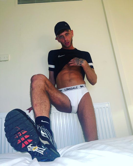 #scally #briefsbulge #gay #chav #trainers #socks #nikelad 😈😈 https://t.co/89doQpy5D7