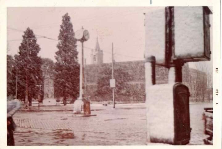 LAURA_RBOK's tweet photo. Fue un día lunes 16 de Julio de 1973, donde la ciudad y MI Barrio Belgrano se vistió de blanco...
Pcias Unidas y Mendoza, sin rotonda aún, se ven la Parroquia y el Colegio La Inmaculada.
Colección Familiar ❣️
@RosarioDeAntes @Rosariorecuerdo https://t.co/g42WveIbLJ