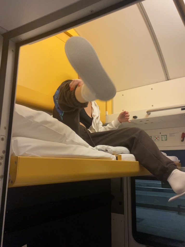 klarinecccka's tweet photo. moje poprve ve spicim vlaku 🤭😎 https://t.co/muBlD0PM9o