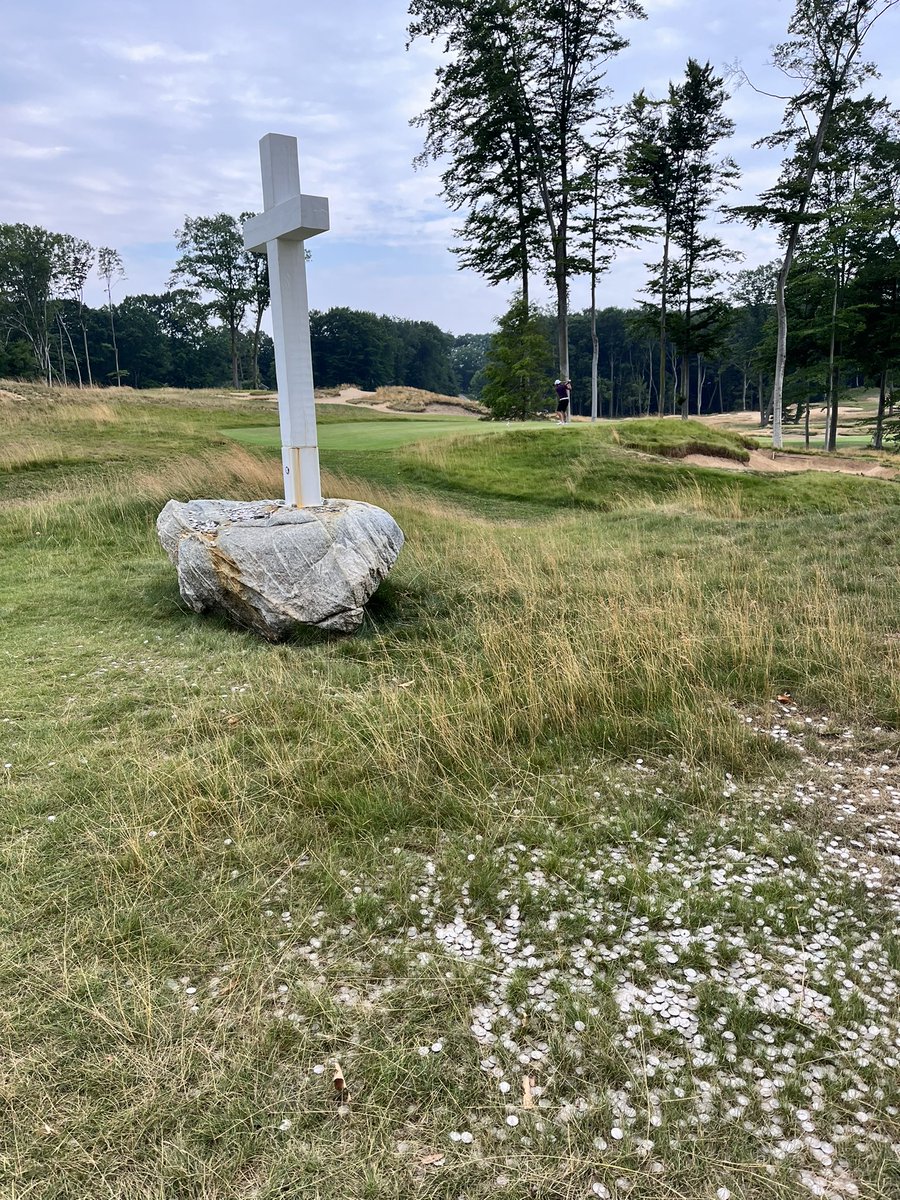 DavidBennett_'s tweet photo. @jacknicklaus thank you for your labor of love in designing American Dunes. I played it with my 2 brothers and dad (one bro and Dad are Marine vets). Brought my Dad to tears. Thx Jack! #legend https://t.co/BJgv9LuL5t