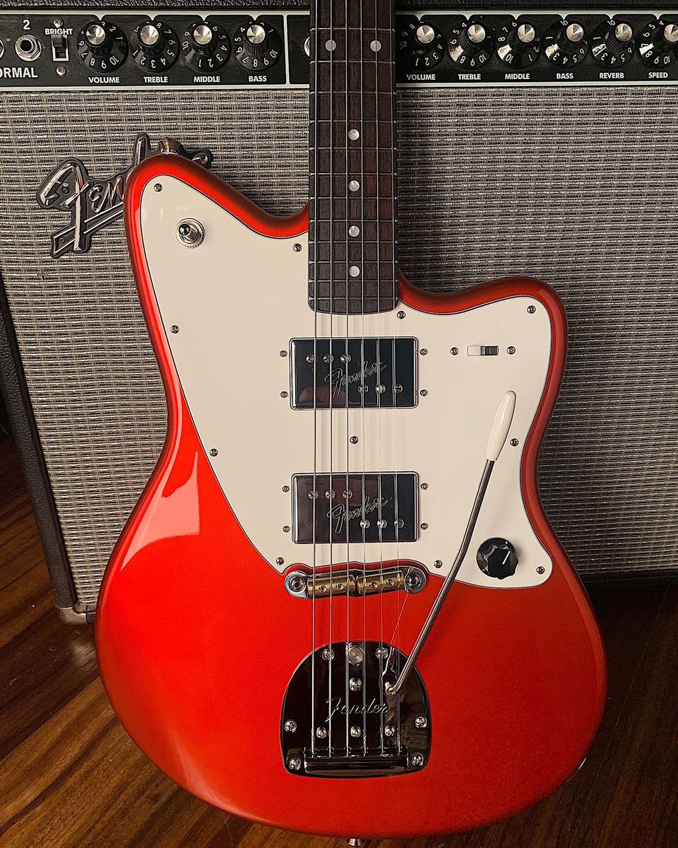 Fender's tweet photo. Kick off your week with this incredible Custom Toronado in Candy Tangerine built by Levi Perry! https://t.co/15fnuJHRFk