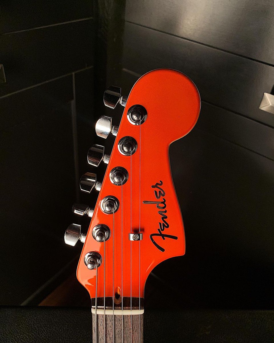 Fender's tweet photo. Kick off your week with this incredible Custom Toronado in Candy Tangerine built by Levi Perry! https://t.co/15fnuJHRFk