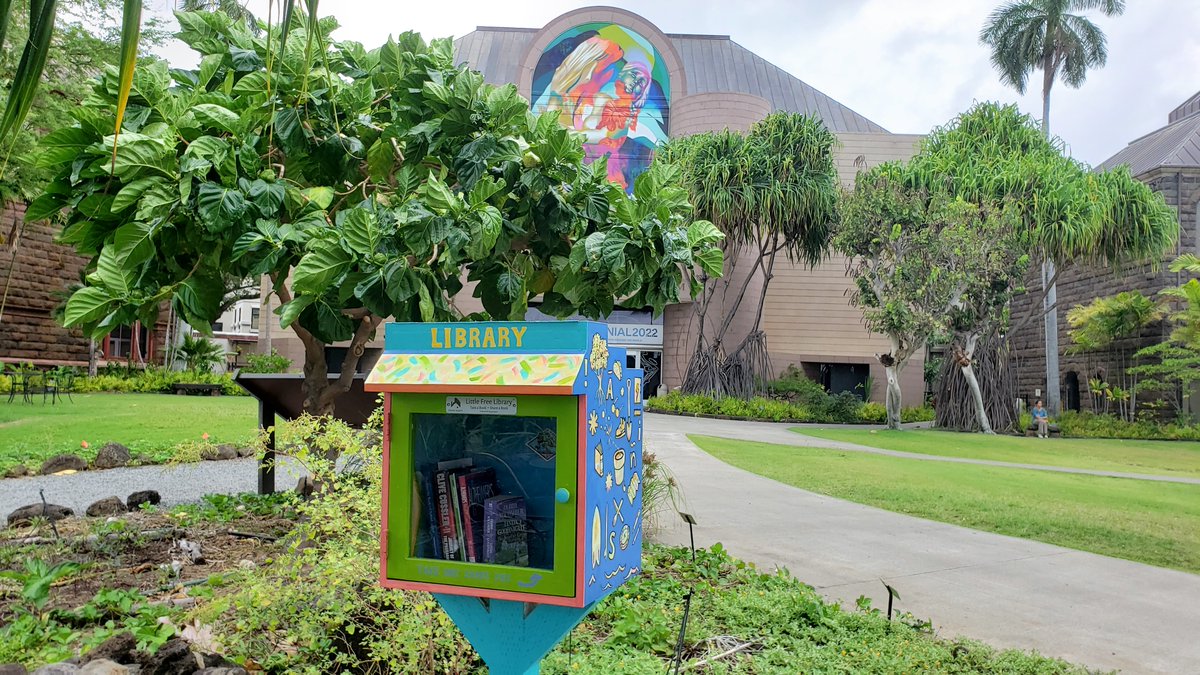 bishopmuseum's tweet photo. Discover what new, old & hard-to-find #BishopMuseumPress treasures await in one of #BishopMuseum’s two “Little Free Diverse Libraries" -- like “He Lei No ʻEmalani: Chants for Queen Emma Kaleleonālani” -- read more:
https://t.co/gJK95OlHbV
#LFDL #BishopMuseumLFDL
#HawaiisMuseum https://t.co/cWuCXxLBLW