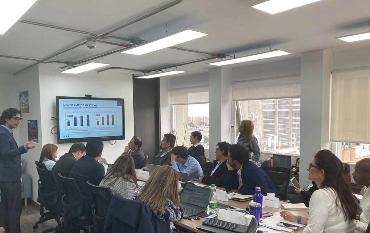 En el <a href="/FondoAdaptacion/">Fondo Adaptación</a> nos reunimos con la comisión de empalme designada por el Presidente Electo. Presentamos las acciones y avances en adaptación, mitigación y sostenibilidad, frente al cambio climático. Seguimos en un proceso de empalme transparente, armónico e institucional🇨🇴