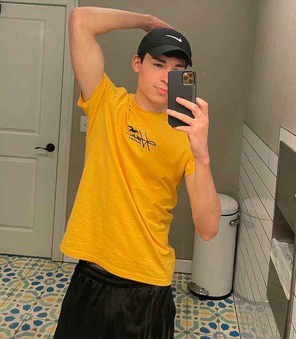 I'll show you mine if you show me yours https://t.co/7xDTS8eY2s<a href="/tag/nationalunderwearday"class="tags"><span>#nationalunderwearday</span></a>