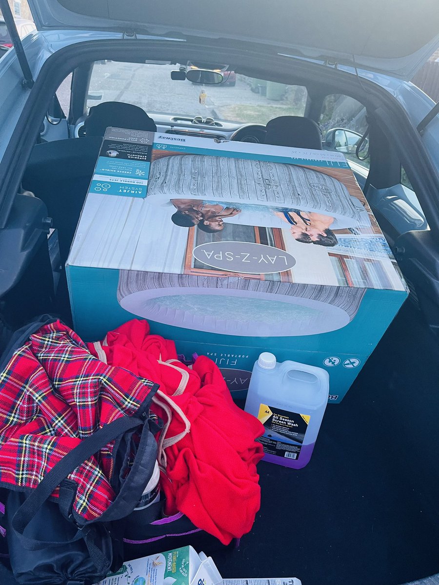 gabi_runs's tweet photo. Erm … this thing just fell into my car 🚙
The only reason I went to Tesco with my sister because she needed milk🥛
It was reduced to clear,so for £182 we couldn’t say no.
Will be good for the rest of the heatwave then in the winter too😅
Best accessories to get ?
#layzspa https://t.co/8kLgRhNgLU