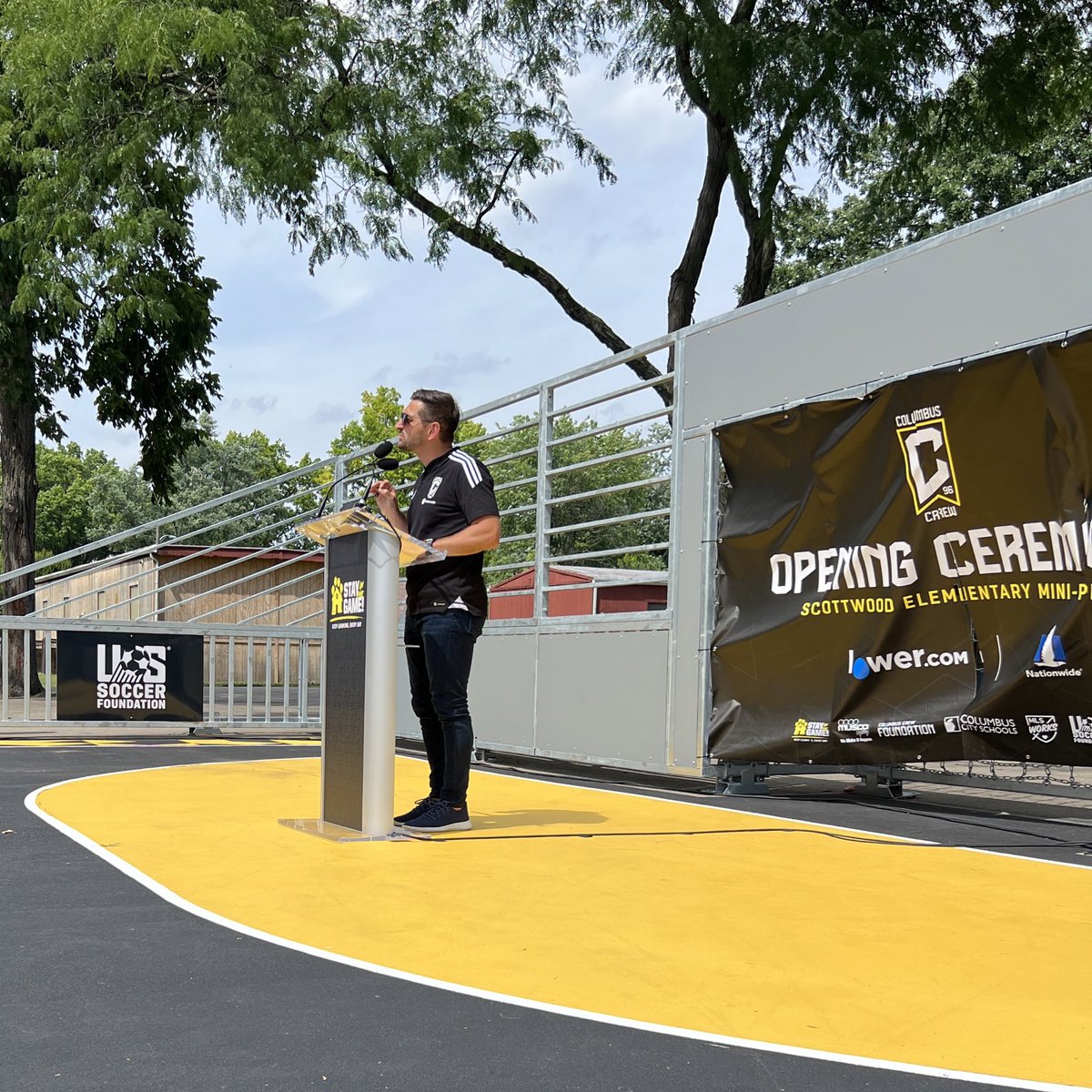 ColumbusCrew's tweet photo. Introducing the Scottwood Elementary Mini-Pitch 🙌

We teamed up with @ussoccerfndn, @lowerdotcom, and @Nationwide to open our FIFTH mini-pitch in Columbus!

#Crew96 | #VamosColumbus https://t.co/K366EtGA7J