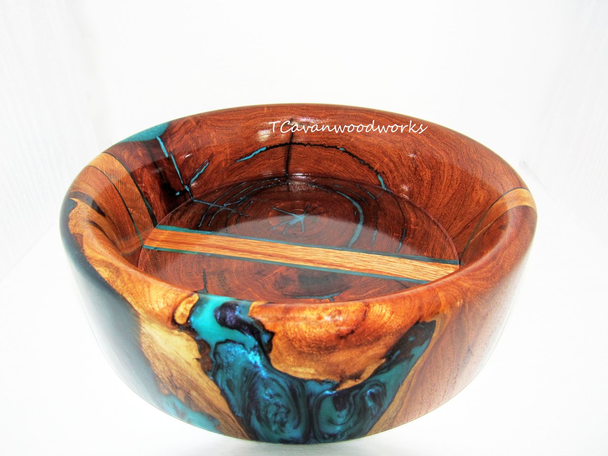 tammycvanaugh's tweet photo. Epoxy inlaid wood resin bowl #woodbowl #woodworking #resinart #etsyshop #handmade https://t.co/uVlchr727I