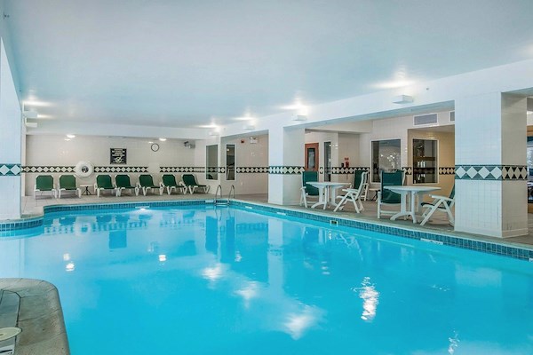 Rain or Shine.  The vacation is on.  
#pool #Comfort #choicehotels #fun #vermont