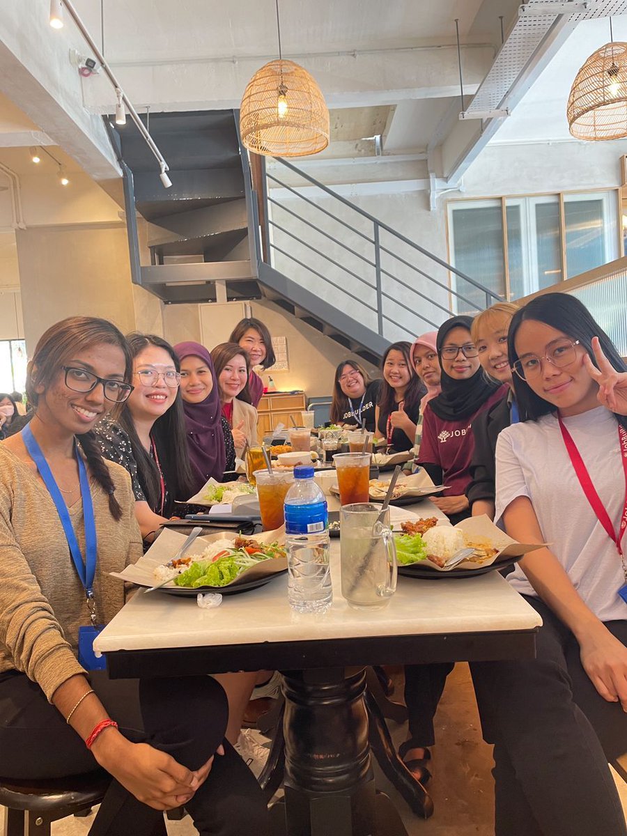 jobbuilderMY's tweet photo. TGIF!! We just had a lovely relaxed lunch and chat with our team members💗🙆

#jobbuilder #TGIF #enjoyablelunch #teammembers #colleague https://t.co/5sW0WXwdqF