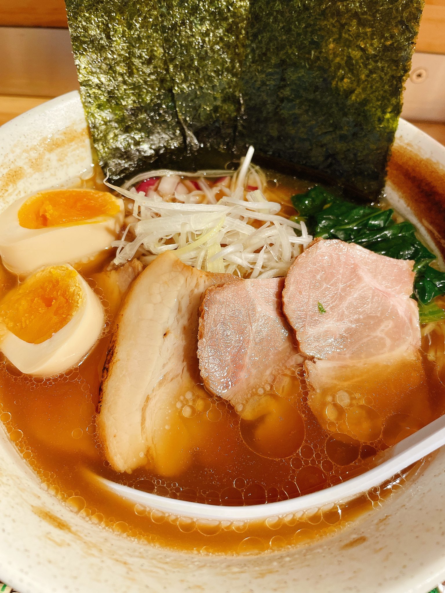 Mirror Of Truth 特製醤油ラーメン 貝の出汁が効いてる 相当貝を入れてるのでは 貝めしにスープかけたら最高だろうな 次回は塩で T Co 1khlkvjezr Twitter